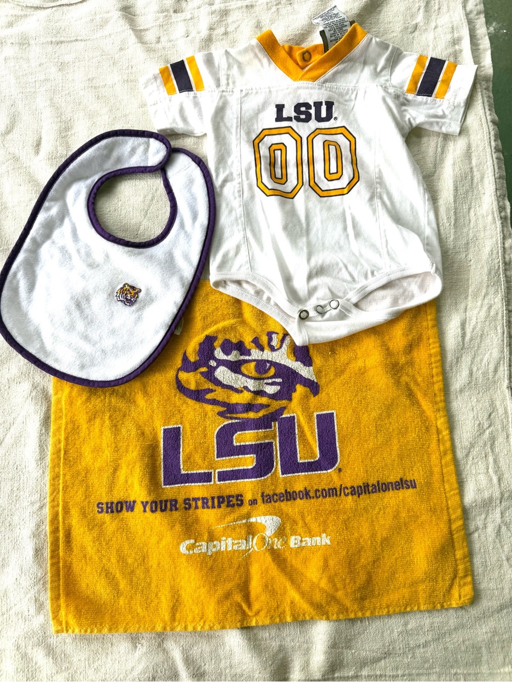 LSU Reebok Heisman Collection Baby Onesie 6-9 month + Bib & rally/burp towel - Picture 2 of 12